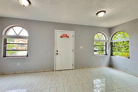 Снять в аренду виллу или дом в Майами, Флорида 2 спальни, 136.94м2, № 1990868 - фото 9