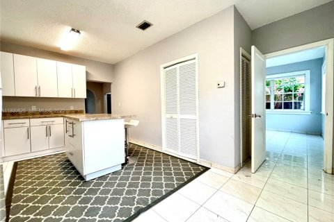 Снять в аренду виллу или дом в Майами, Флорида 2 спальни, 136.94м2, № 1990868 - фото 14