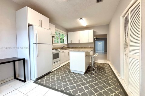 Снять в аренду виллу или дом в Майами, Флорида 2 спальни, 136.94м2, № 1990868 - фото 13