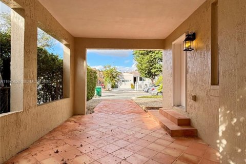 Снять в аренду виллу или дом в Майами, Флорида 2 спальни, 136.94м2, № 1990868 - фото 5