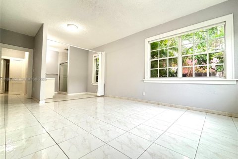 Снять в аренду виллу или дом в Майами, Флорида 2 спальни, 136.94м2, № 1990868 - фото 20