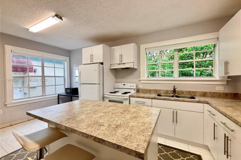 Снять в аренду виллу или дом в Майами, Флорида 2 спальни, 136.94м2, № 1990868 - фото 12