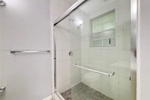 Снять в аренду виллу или дом в Майами, Флорида 2 спальни, 136.94м2, № 1990868 - фото 19