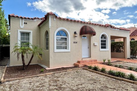 Снять в аренду виллу или дом в Майами, Флорида 2 спальни, 136.94м2, № 1990868 - фото 1