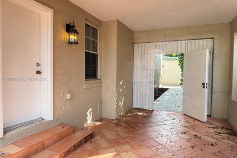 Снять в аренду виллу или дом в Майами, Флорида 2 спальни, 136.94м2, № 1990868 - фото 26