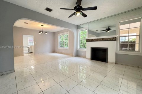 Снять в аренду виллу или дом в Майами, Флорида 2 спальни, 136.94м2, № 1990868 - фото 10