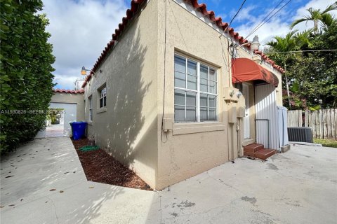 Снять в аренду виллу или дом в Майами, Флорида 2 спальни, 136.94м2, № 1990868 - фото 8