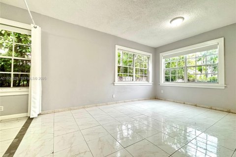 Снять в аренду виллу или дом в Майами, Флорида 2 спальни, 136.94м2, № 1990868 - фото 21