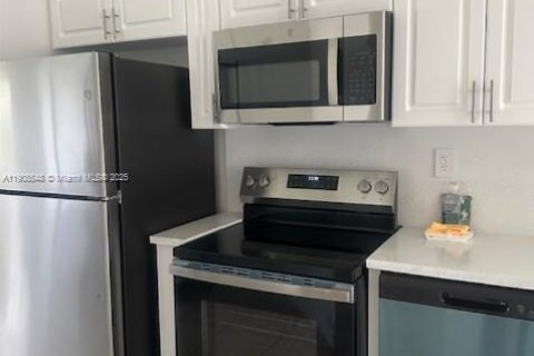 Copropriété à louer à Homestead, Floride: 2 chambres, 75.72 m2 № 1964465 - photo 6