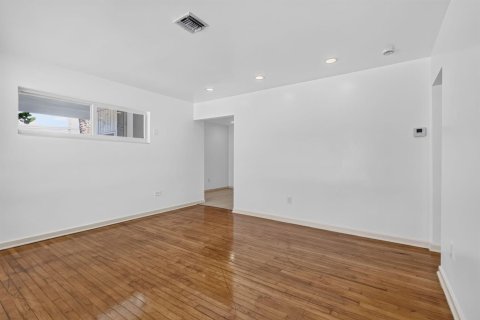 Villa ou maison à louer à Lantana, Floride: 3 chambres, 117.8 m2 № 2281830 - photo 3