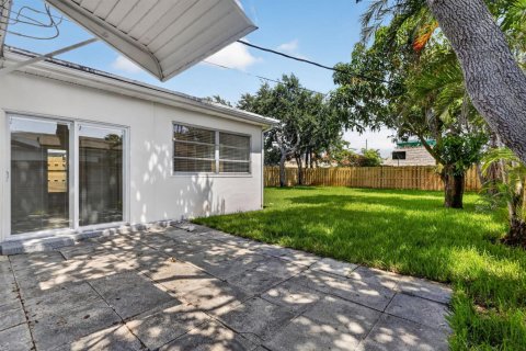 Villa ou maison à louer à Lantana, Floride: 3 chambres, 117.8 m2 № 2281830 - photo 23