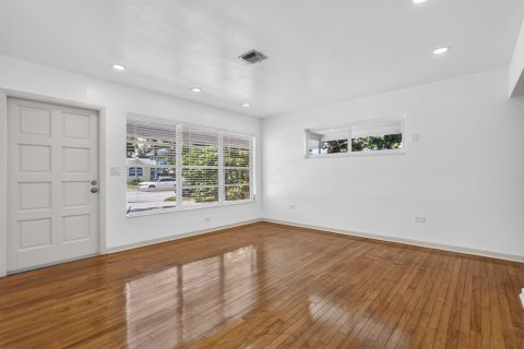 Villa ou maison à louer à Lantana, Floride: 3 chambres, 117.8 m2 № 2281830 - photo 4