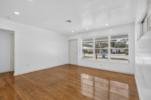 Villa ou maison à louer à Lantana, Floride: 3 chambres, 117.8 m2 № 2281830 - photo 5