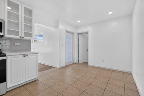 Villa ou maison à louer à Lantana, Floride: 3 chambres, 117.8 m2 № 2281830 - photo 14