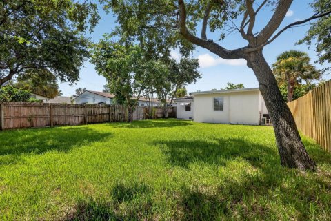 Villa ou maison à louer à Lantana, Floride: 3 chambres, 117.8 m2 № 2281830 - photo 25