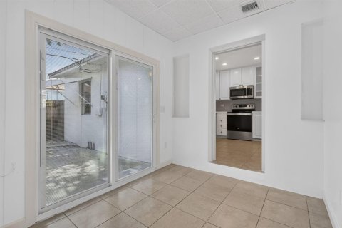 Villa ou maison à louer à Lantana, Floride: 3 chambres, 117.8 m2 № 2281830 - photo 17