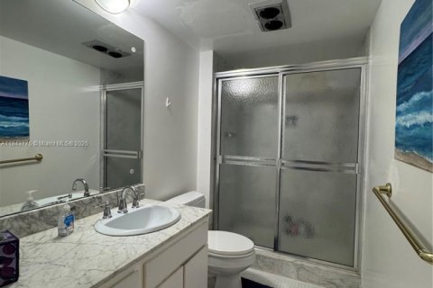 Condo in Fort Lauderdale, Florida, 2 bedrooms  № 1838663 - photo 16