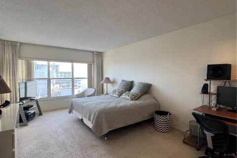 Condo in Fort Lauderdale, Florida, 2 bedrooms  № 1838663 - photo 17