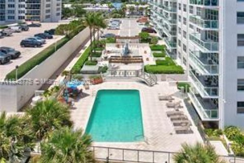 Condo in Fort Lauderdale, Florida, 2 bedrooms  № 1838663 - photo 9