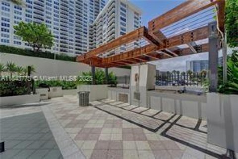 Condo in Fort Lauderdale, Florida, 2 bedrooms  № 1838663 - photo 10