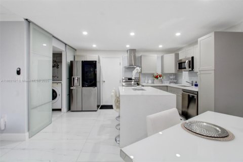 Copropriété à louer à Miami, Floride: 2 chambres, 115.94 m2 № 1728491 - photo 8