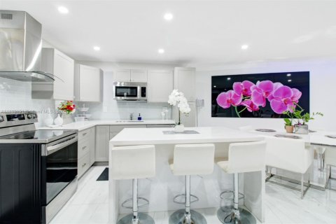 Copropriété à louer à Miami, Floride: 2 chambres, 115.94 m2 № 1728491 - photo 4