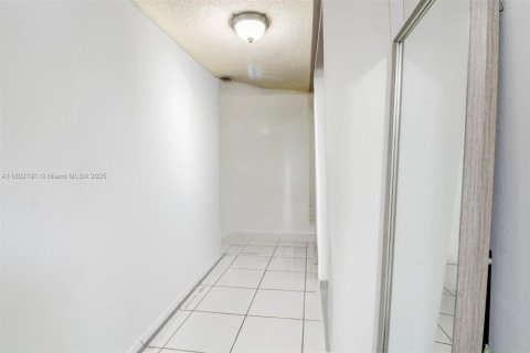 Copropriété à louer à Miami, Floride: 2 chambres, 115.94 m2 № 1728491 - photo 13