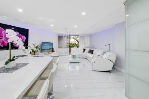 Copropriété à louer à Miami, Floride: 2 chambres, 115.94 m2 № 1728491 - photo 3