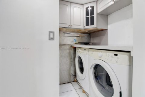 Copropriété à louer à Miami, Floride: 2 chambres, 115.94 m2 № 1728491 - photo 9