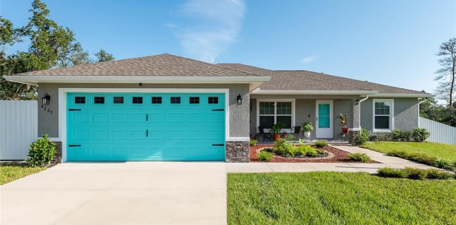 House in Ocala, Florida 3 bedrooms, 145.48 sq.m. № 1908960