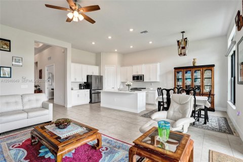 House in Parkland, Florida 3 bedrooms, 163.69 sq.m. № 2247011 - photo 11