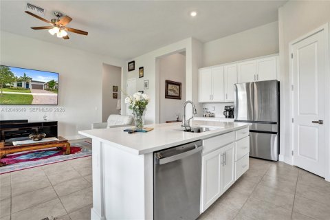House in Parkland, Florida 3 bedrooms, 163.69 sq.m. № 2247011 - photo 21