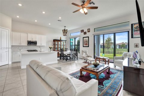 House in Parkland, Florida 3 bedrooms, 163.69 sq.m. № 2247011 - photo 8