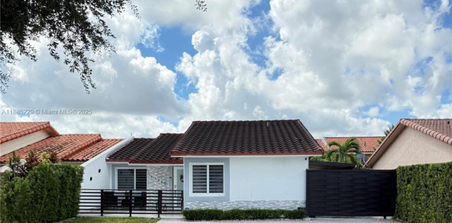 Villa ou maison à Sweetwater, Floride 3 chambres, 102.29 m2 № 1932442