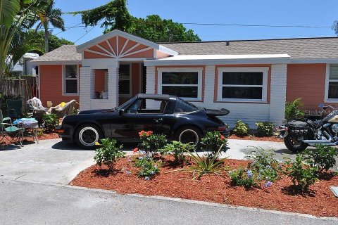 Casa en Treasure Island, Florida 2 dormitorios, 83.15 m2 № 2349804