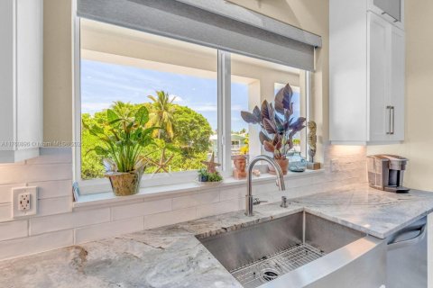 House in Islamorada, Village of Islands, Florida 4 bedrooms № 1705412 - photo 19