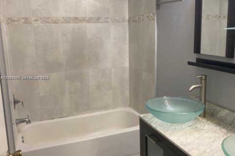 Copropriété à louer à Oakland Park, Floride: 2 chambres, 116.69 m2 № 2170334 - photo 11