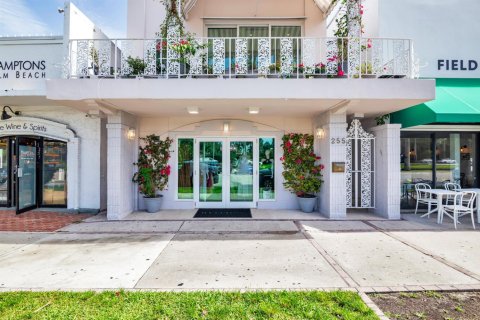 Commercial property in Palm Beach, Florida № 2181343