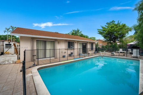 Casa en venta en Miami, Florida, 3 dormitorios, 146.79 m2 № 1874187 - foto 13