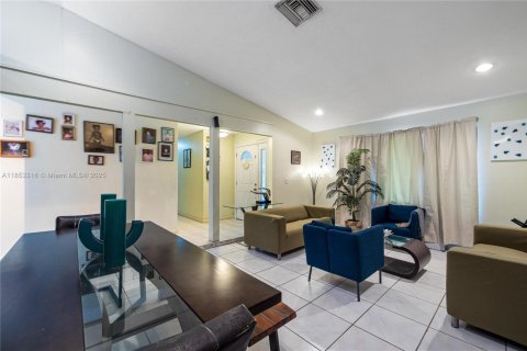 Casa en venta en Miami, Florida, 3 dormitorios, 146.79 m2 № 1874187 - foto 4