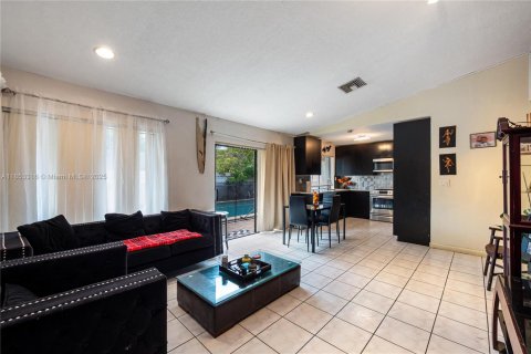Casa en venta en Miami, Florida, 3 dormitorios, 146.79 m2 № 1874187 - foto 6