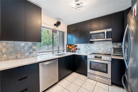 Casa en venta en Miami, Florida, 3 dormitorios, 146.79 m2 № 1874187 - foto 2