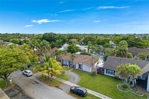 Casa en venta en Miami, Florida, 3 dormitorios, 146.79 m2 № 1874187 - foto 1