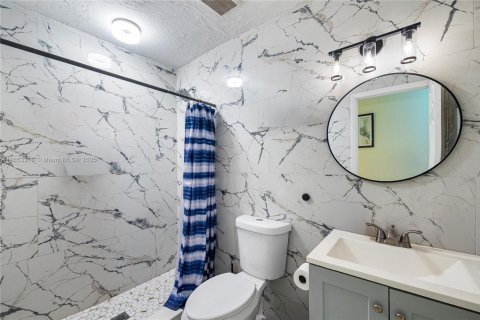 Casa en venta en Miami, Florida, 3 dormitorios, 146.79 m2 № 1874187 - foto 8
