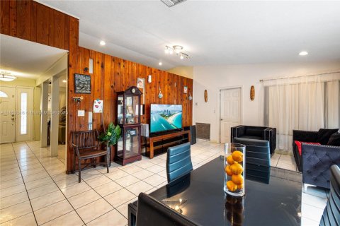 Casa en venta en Miami, Florida, 3 dormitorios, 146.79 m2 № 1874187 - foto 5