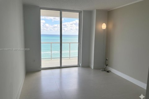 Copropriété à vendre à Surfside, Floride: 2 chambres, 139.35 m2 № 1991741 - photo 6
