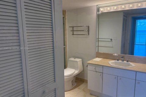 Copropriété à vendre à Surfside, Floride: 2 chambres, 139.35 m2 № 1991741 - photo 13