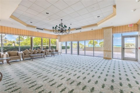 Copropriété à vendre à Surfside, Floride: 2 chambres, 139.35 m2 № 1991741 - photo 27