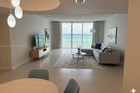 Copropriété à vendre à Surfside, Floride: 2 chambres, 139.35 m2 № 1991741 - photo 8