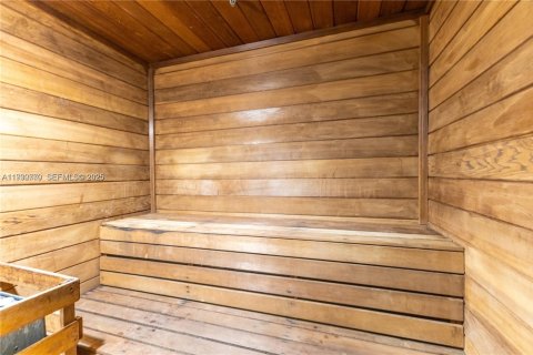 Copropriété à vendre à Surfside, Floride: 2 chambres, 139.35 m2 № 1991741 - photo 23